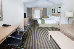  - Holiday Inn Express & Suites Alvarado - I-35, Exit 26A