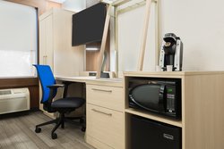  - Holiday Inn Express & Suites Universal Orlando - I-4, Exit 75B