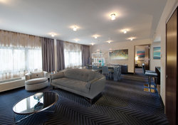  - Crowne Plaza Hotel Plainsboro