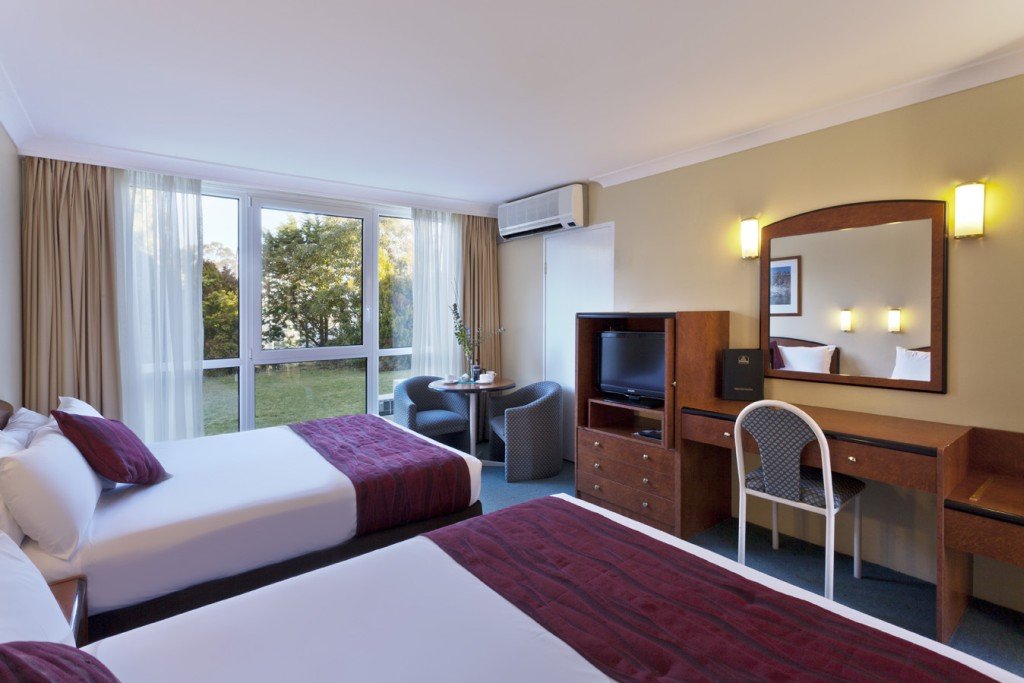 ALPINE MOTOR INN-guestroom-Alpine Room Twin.jpg