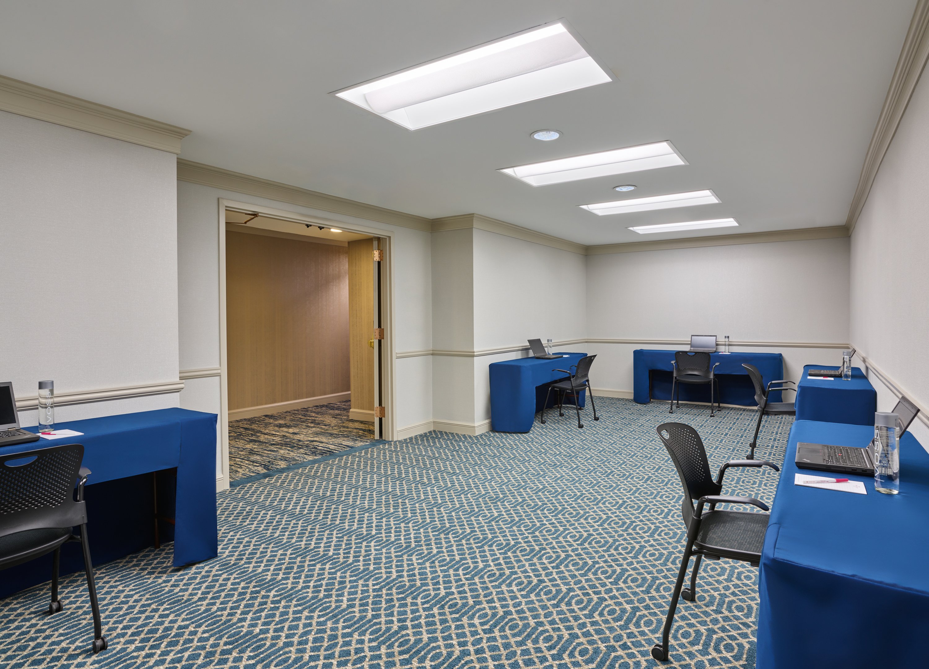 Chartres is an ideal office solution for your attendees.