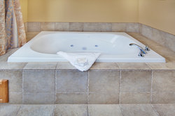  - Holiday Inn Express & Suites Council Bluffs - I-29, Exit 52