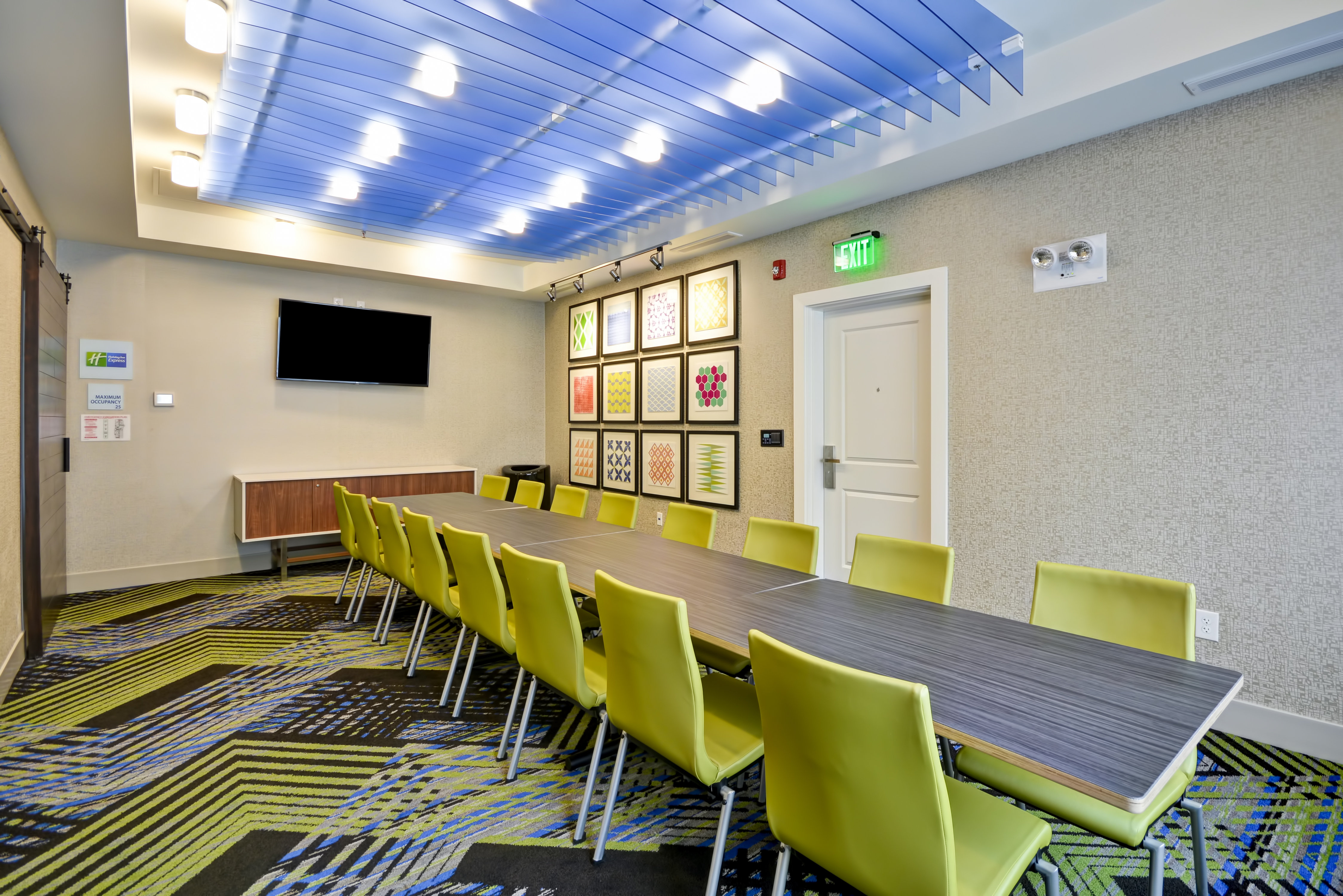  Host your next Board meeting at the Holiday Inn Express East 