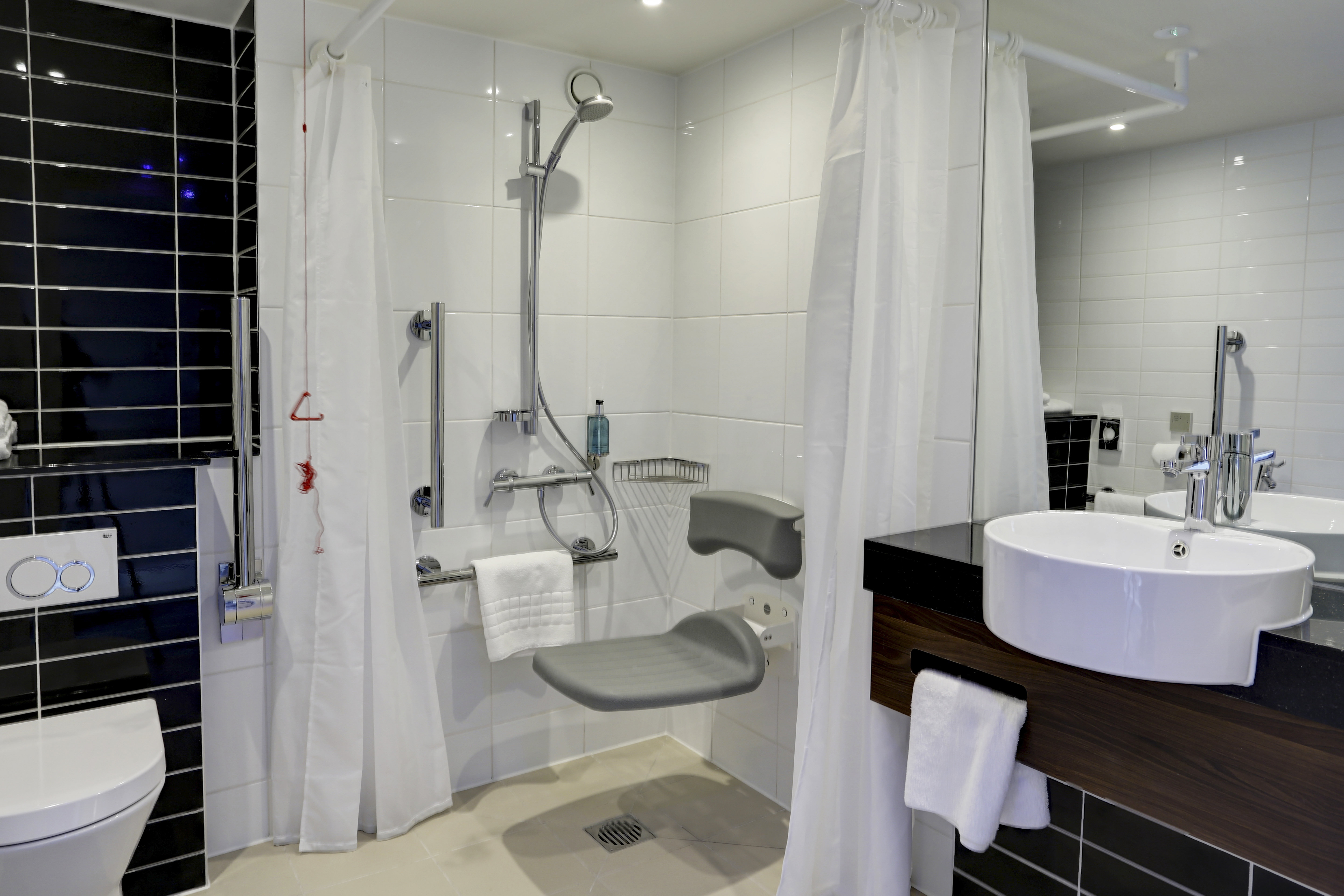 HOLIDAY INN EXP EXCEL BY IHG-guestroom-Room Feature.jpg