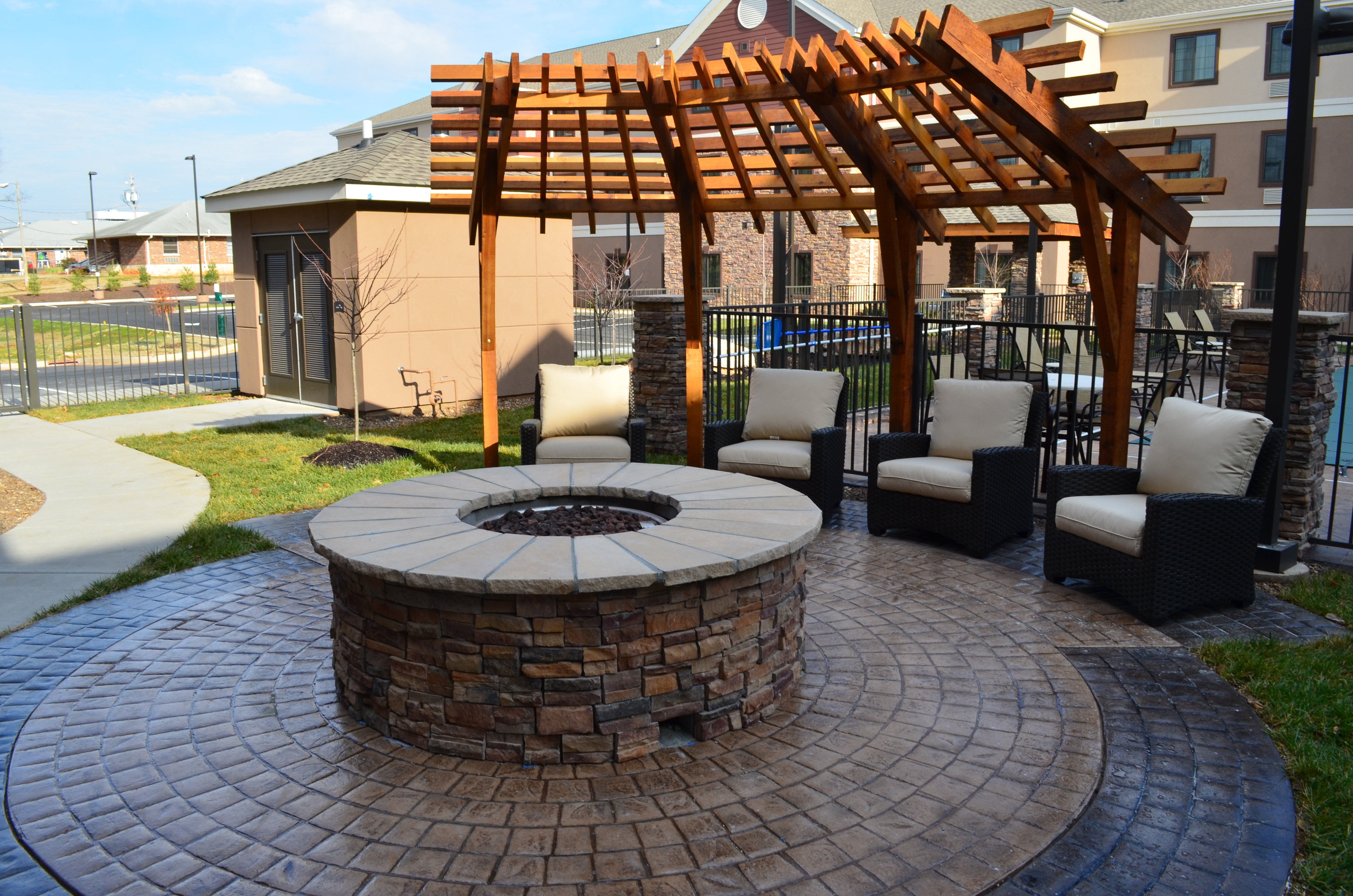 STAYBRIDGE STES BOWLING GREEN-guestroom-Enjoy the firepit at Staybridge Suites with friends and family..jpg
