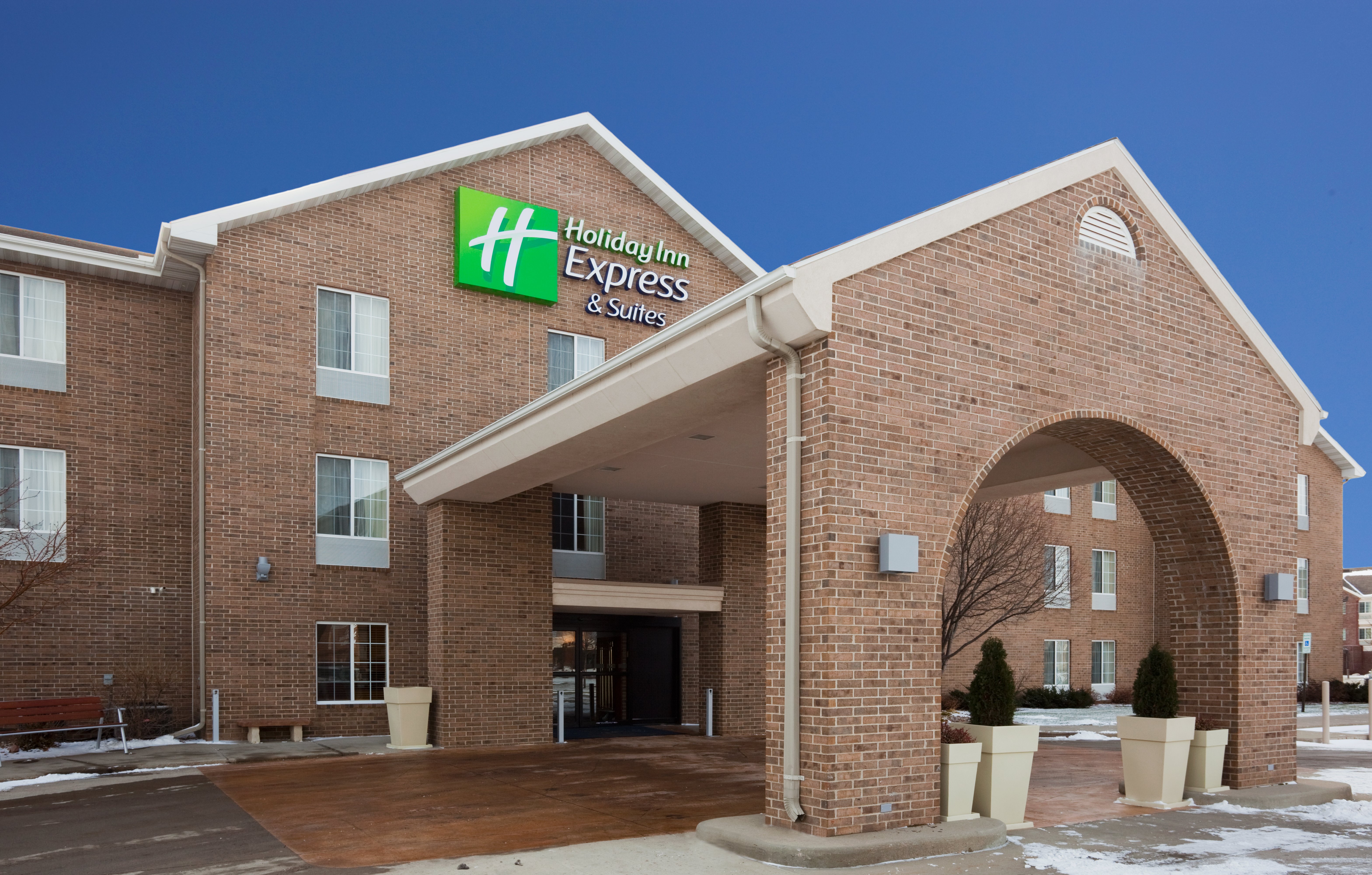 Welcome to Holiday Inn Express Hotel & Suites Sioux Falls!