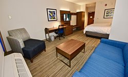  - Holiday Inn Express & Suites Perryville