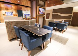  - Holiday Inn Express & Suites Entrance Airport Miami