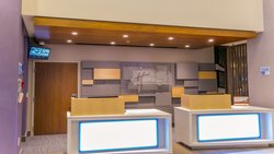  - Holiday Inn Express & Suites Entrance Airport Miami