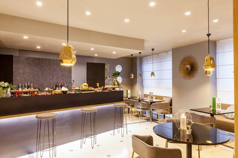 Bar and Lounge