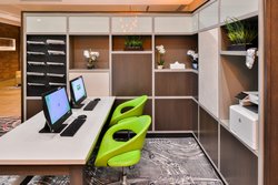  - Holiday Inn Airport Kansas City - I-29, Exit 13