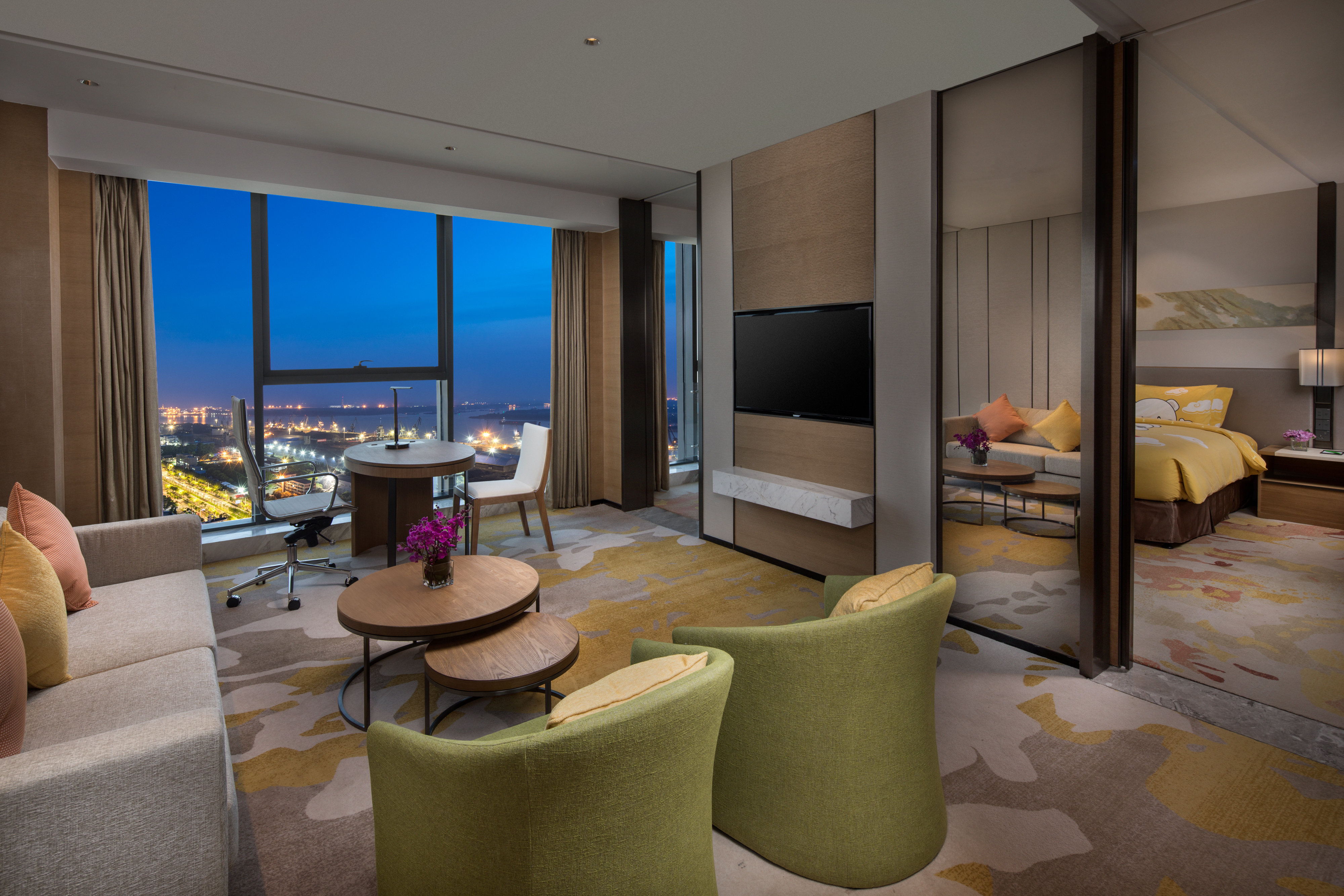 HOLIDAY INN HARBOUR BY IHG-guestroom-One Bedroom Suite with King Bed with harbour view.jpg