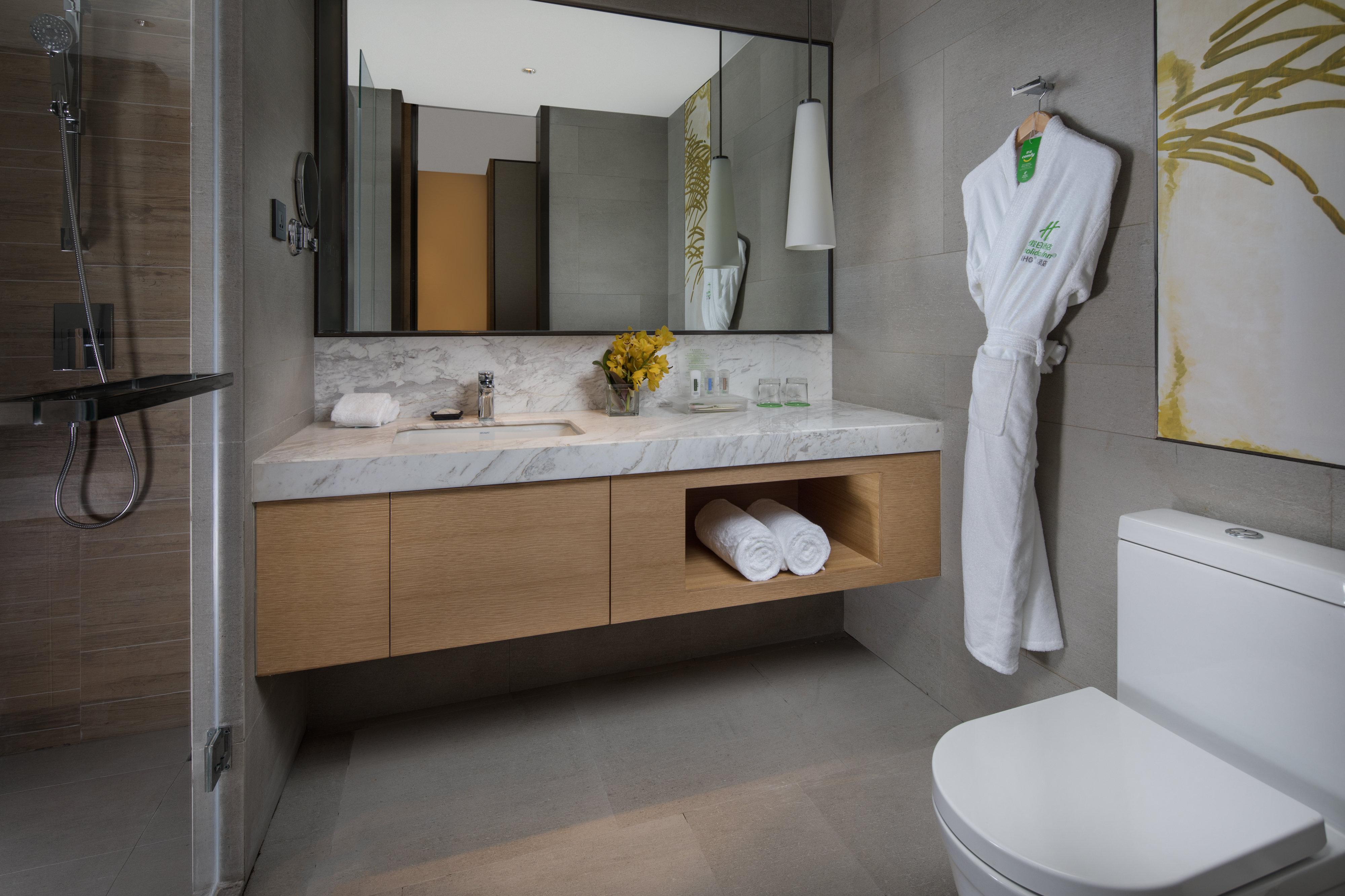 HOLIDAY INN HARBOUR BY IHG-guestroom-Guest Bathroom.jpg