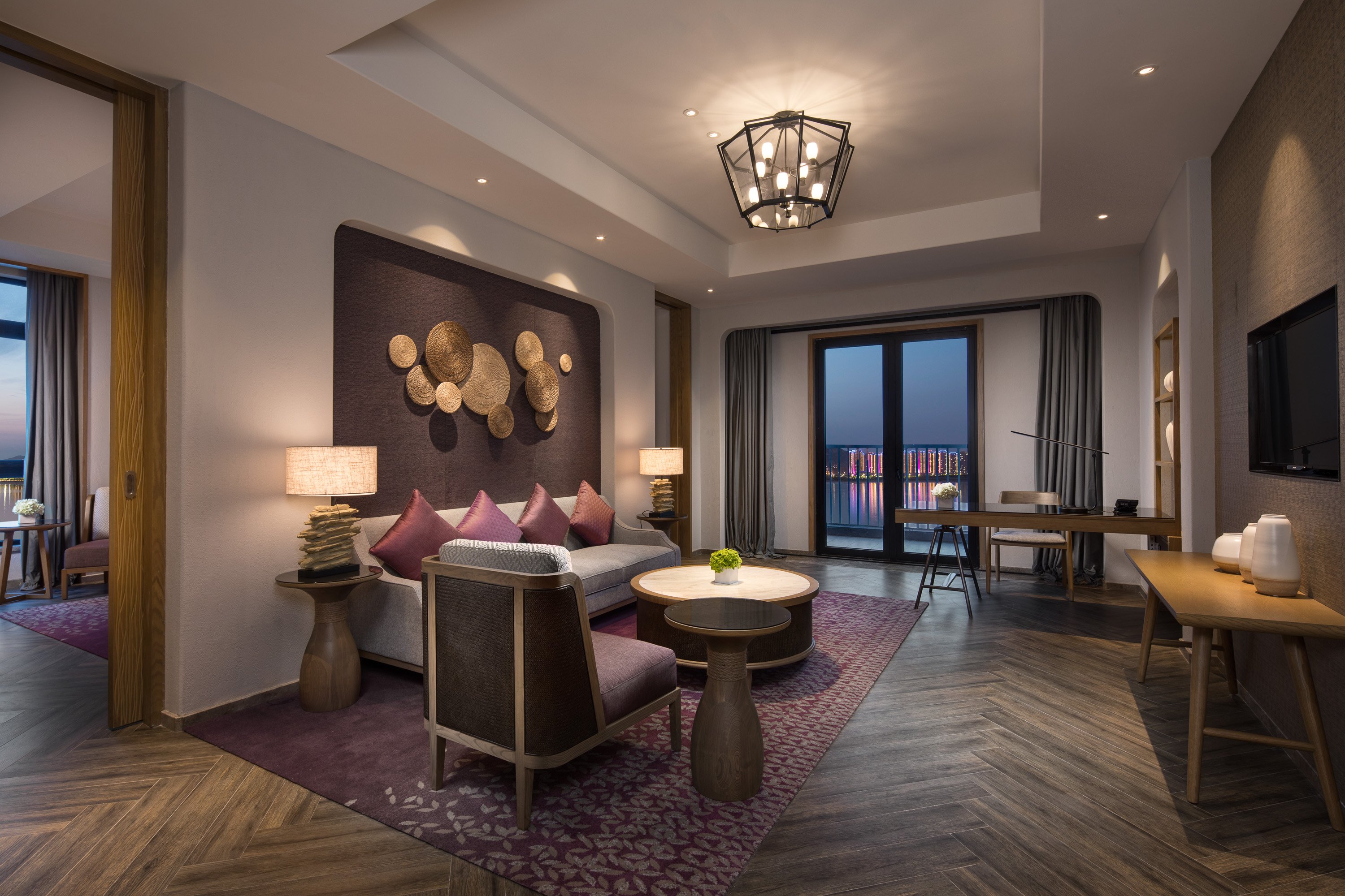 CROWNE PLAZA ORIENTALMOVIEMETRO BY-guestroom-Crowne Plaza Superior Suite Room_Living Room.jpg