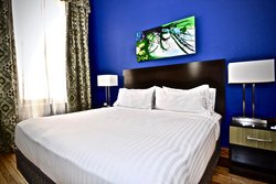  - Holiday Inn Express Downtown Cleveland - I-90, Exit 172A & 173A