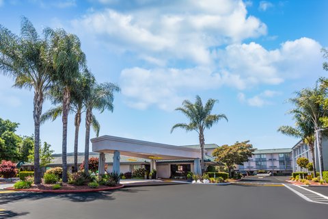 Welcome to the Holiday Inn Dublin - Pleasanton