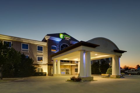 Holiday Inn Express & Suites VERNON COLLEGE AREA (HWY 287)