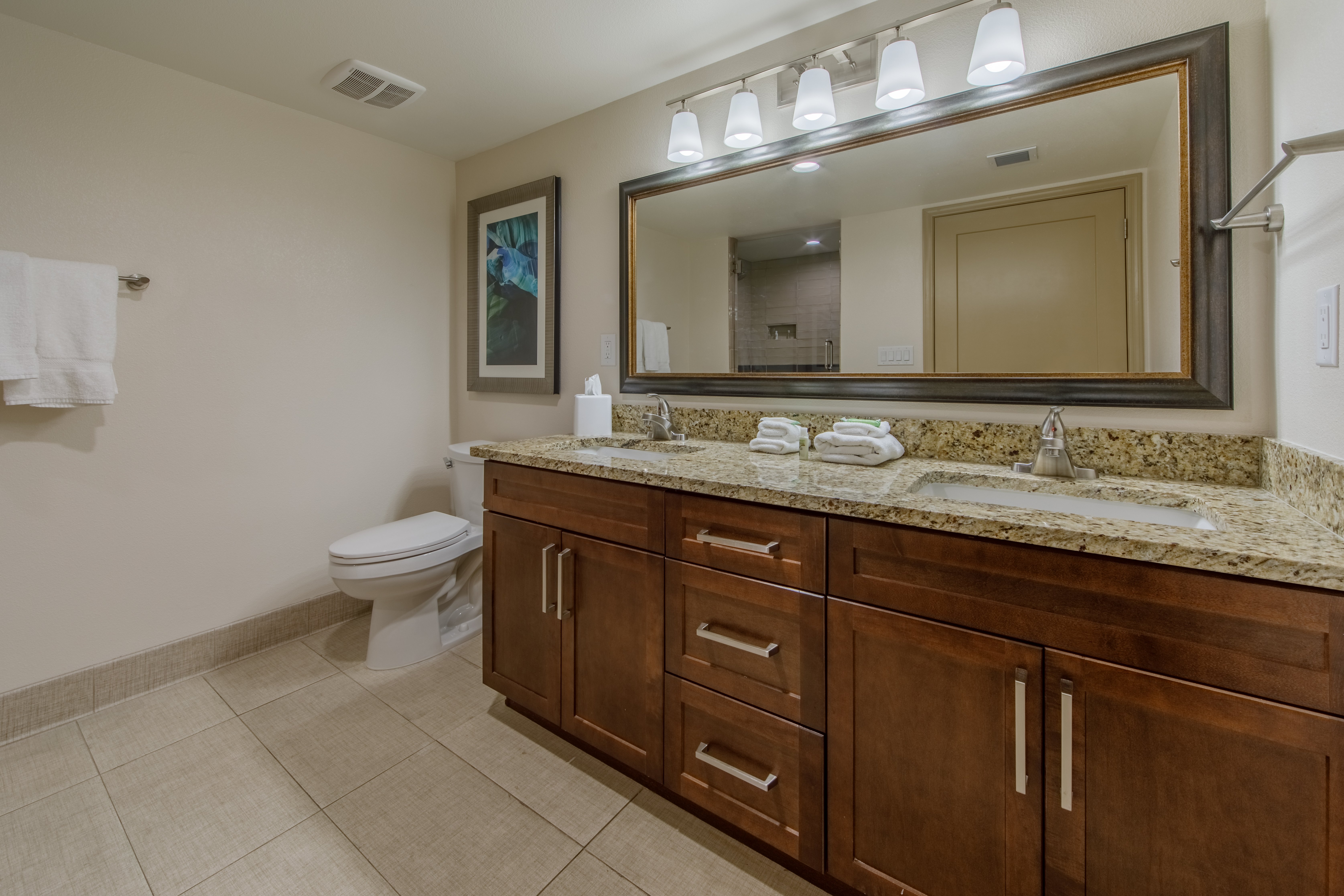 Master bathroom offers 2 sinks with plenty of counter space