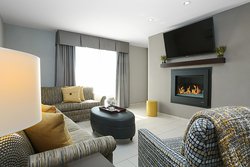  - Holiday Inn Express & Suites East Peoria - I-74, Exit 94