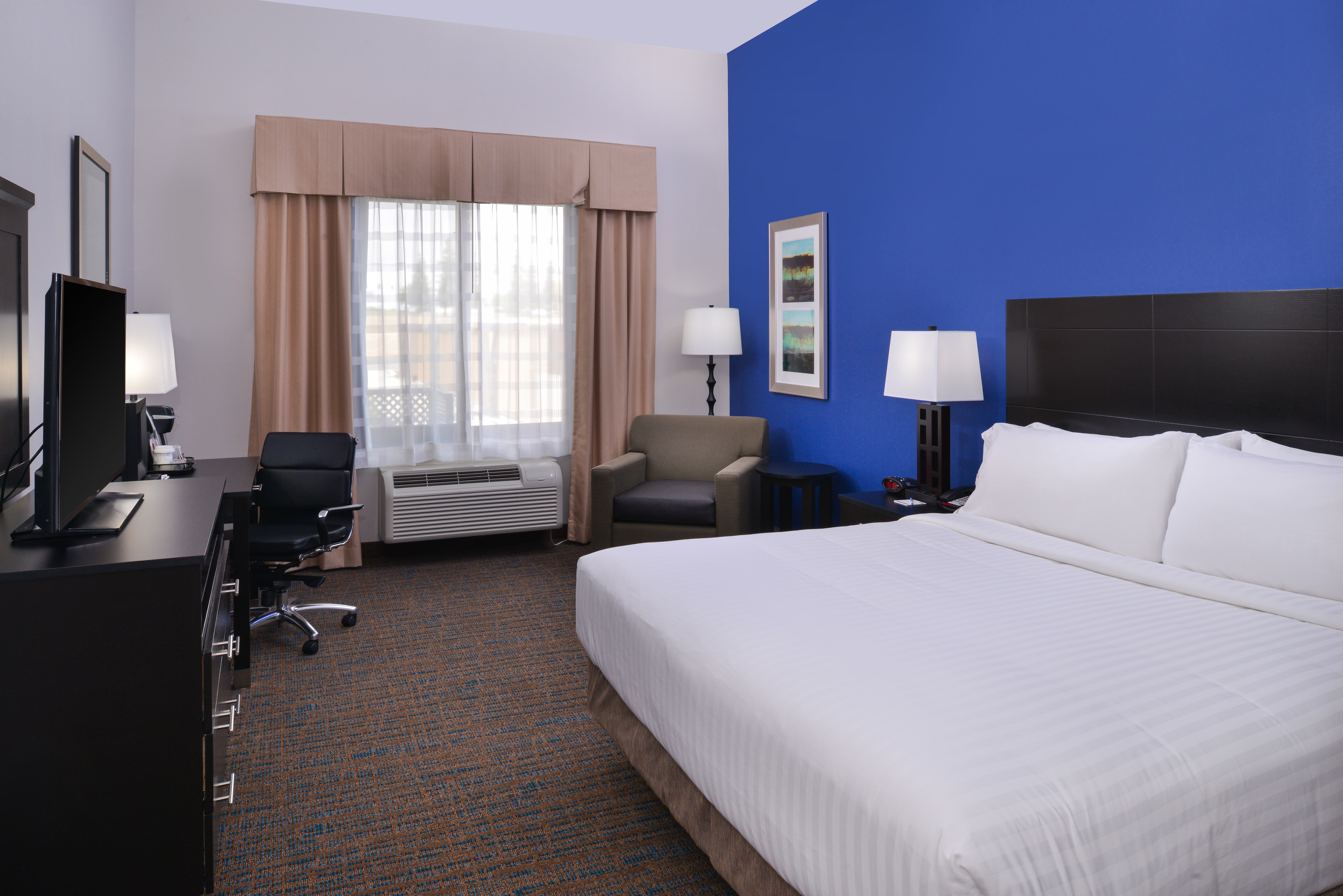 Relax in our brand new Bakersfield hotel!