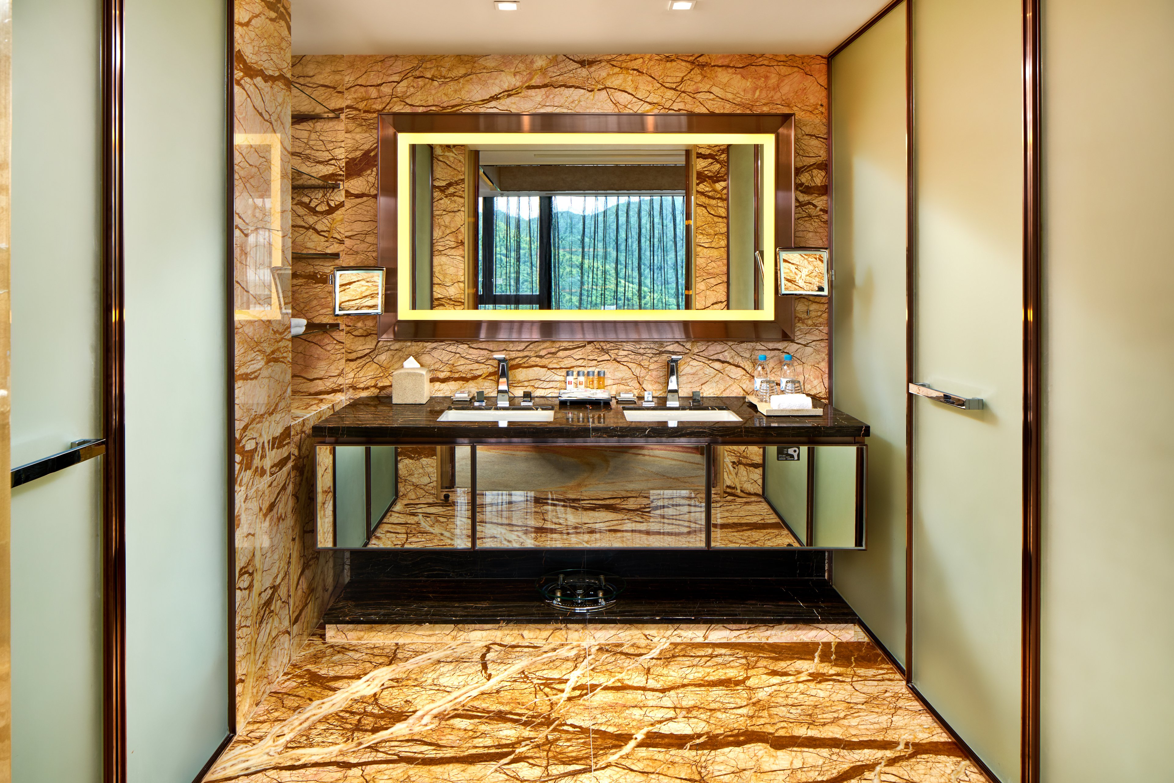 CROWNE PLAZA HONG KONG KOWLOON EAST-guestroom-Guest Bathroom .jpg