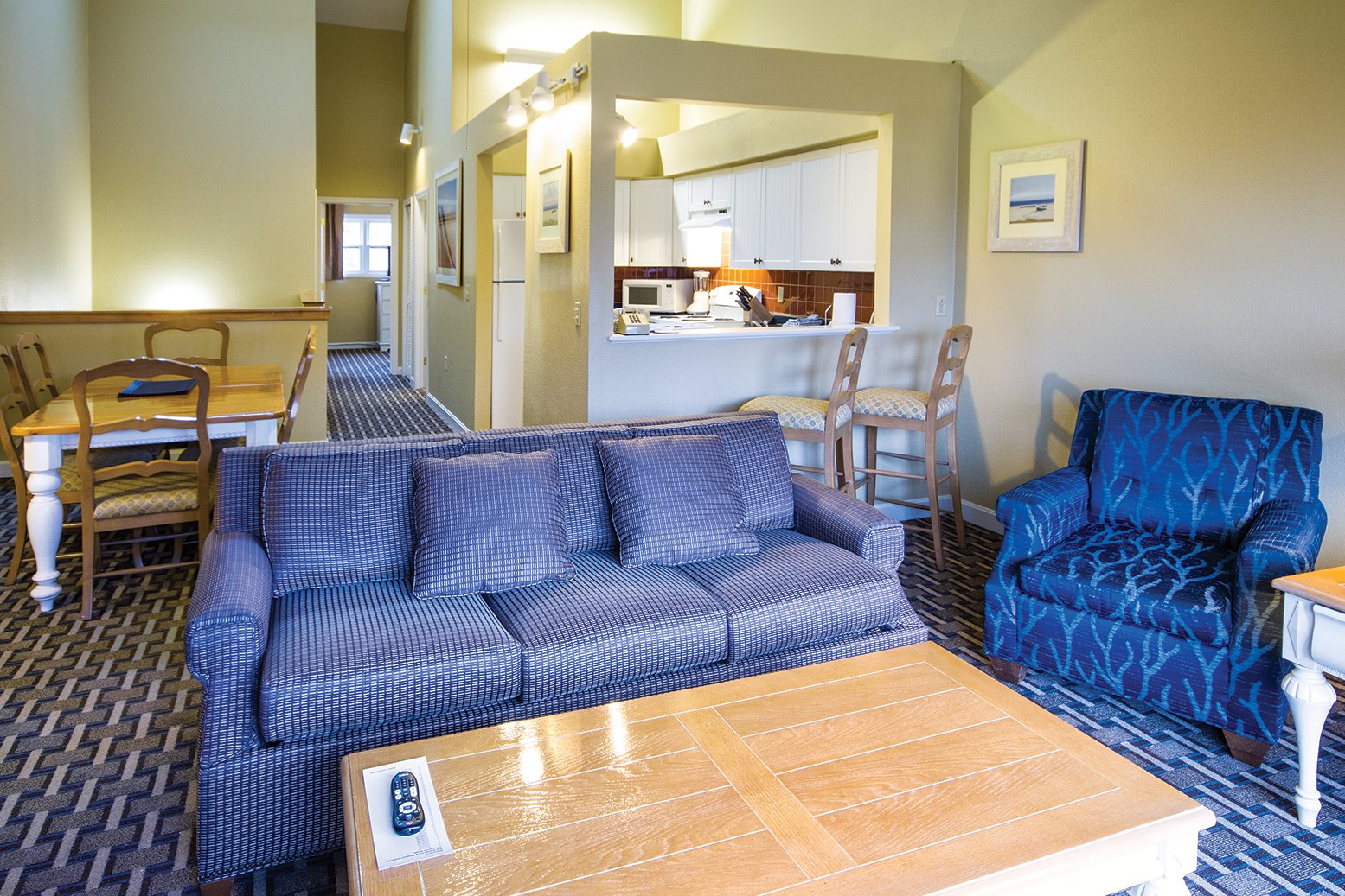 CLUB WYNDHAM NEWPORT OVERLOOK-guestroom-Newport Overlook Living Room BR.jpg