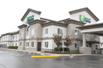 Holiday Inn Express Hotel & Suites