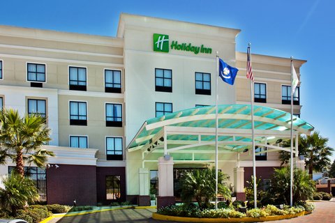Corporate hotel centrally located in Houma with complimentary park