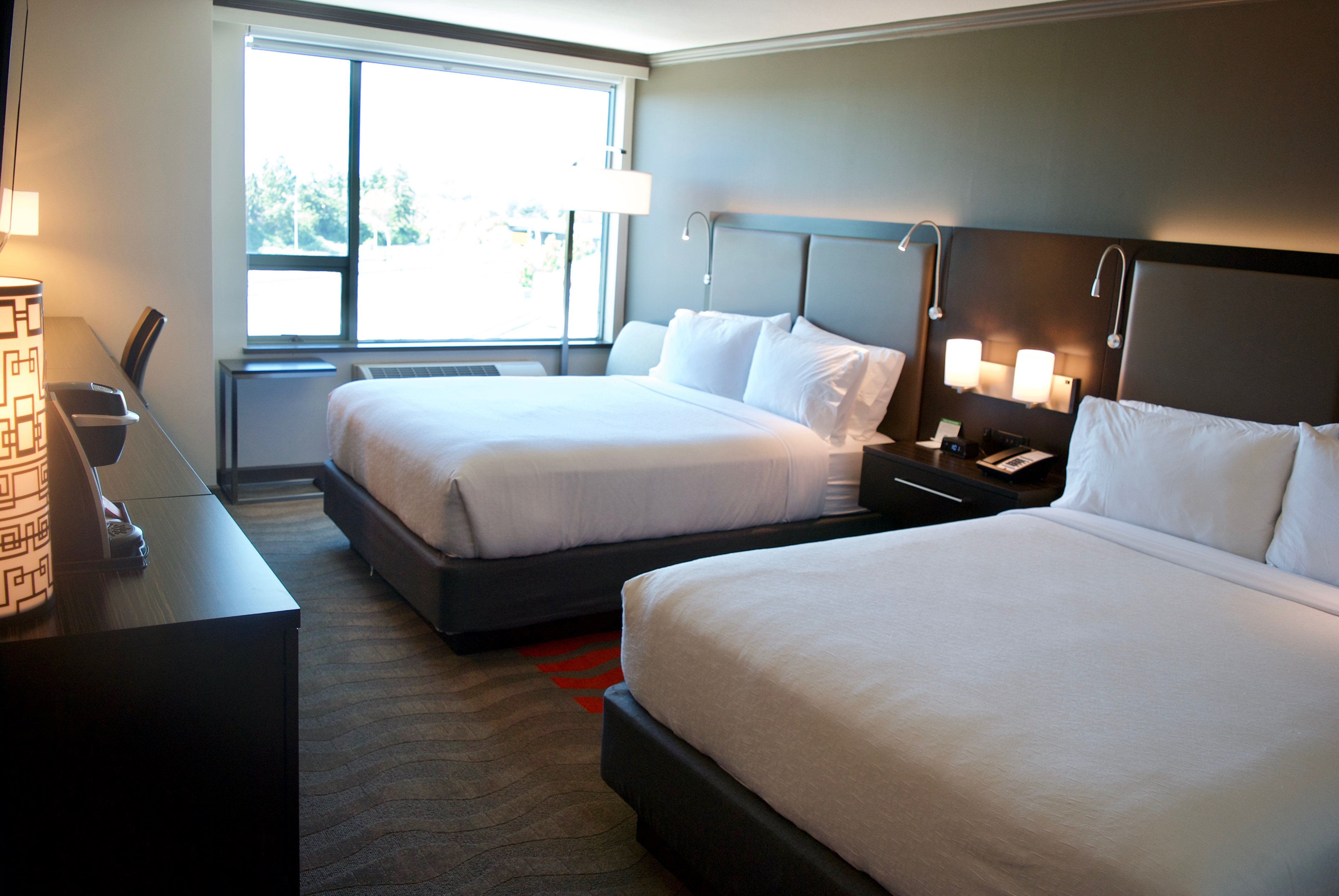 HOLIDAY INN VANCOUVER AIRPORT BY IH-guestroom-Indulge yourself in our warm, welcoming guest rooms..jpg