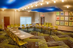  - Holiday Inn Express & Suites Livonia - I-96, Exit 177