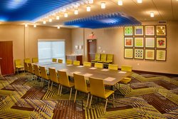  - Holiday Inn Express & Suites Livonia - I-96, Exit 177