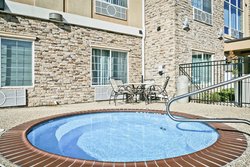  - Holiday Inn Express & Suites Carthage