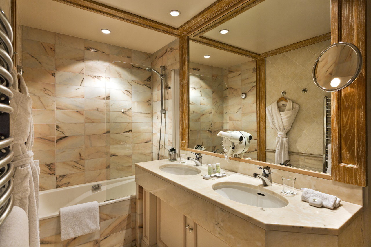 Le Castel Marie-Louise-guestroom-Bathroom.jpg
