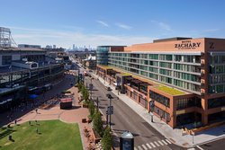  - Hotel Zachary Wrigley Field Chicago