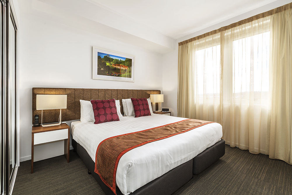 QUEST TOOWOOMBA APARTMENTS-guestroom-king beds.jpg