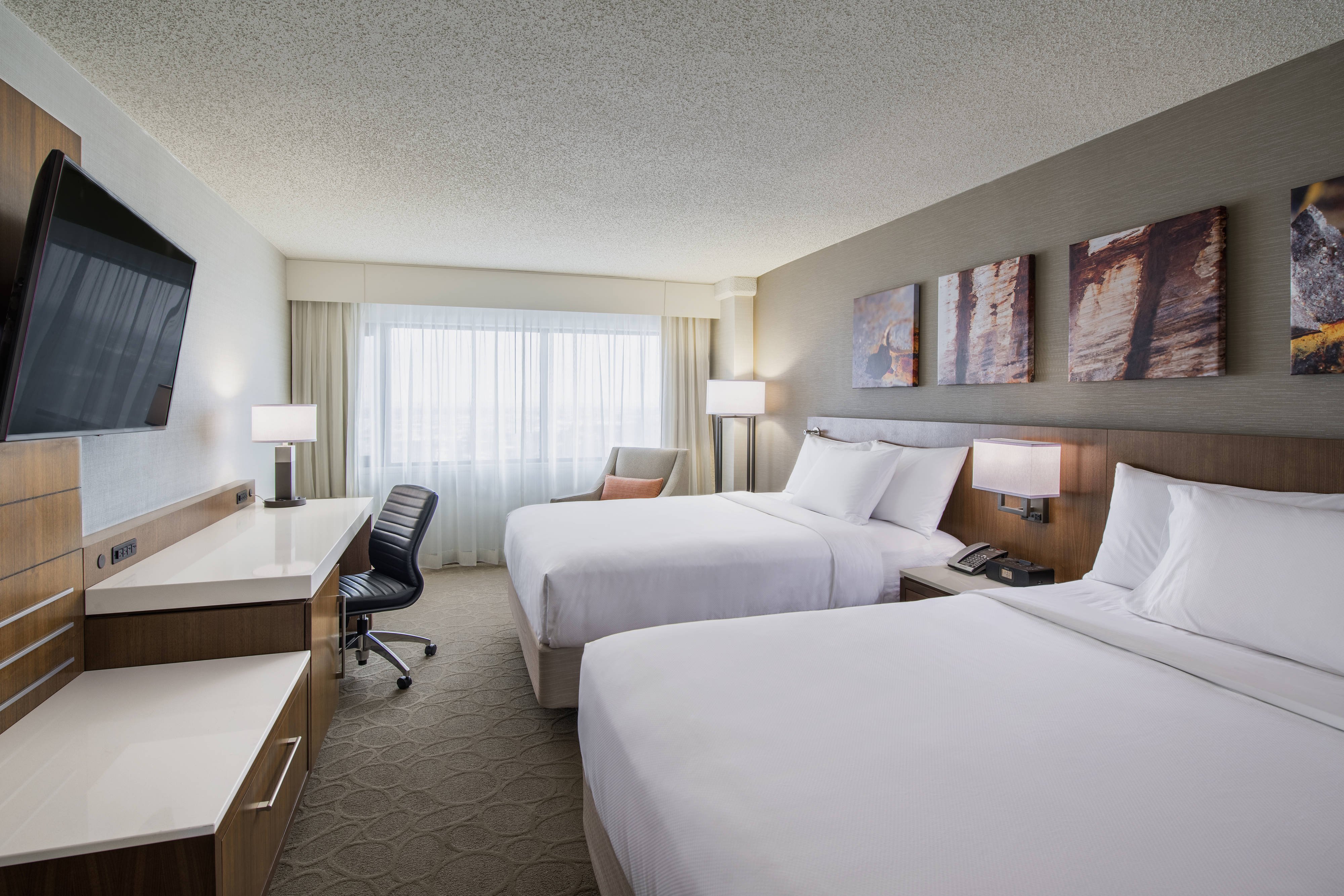 Queen/Queen Deluxe Guest Room