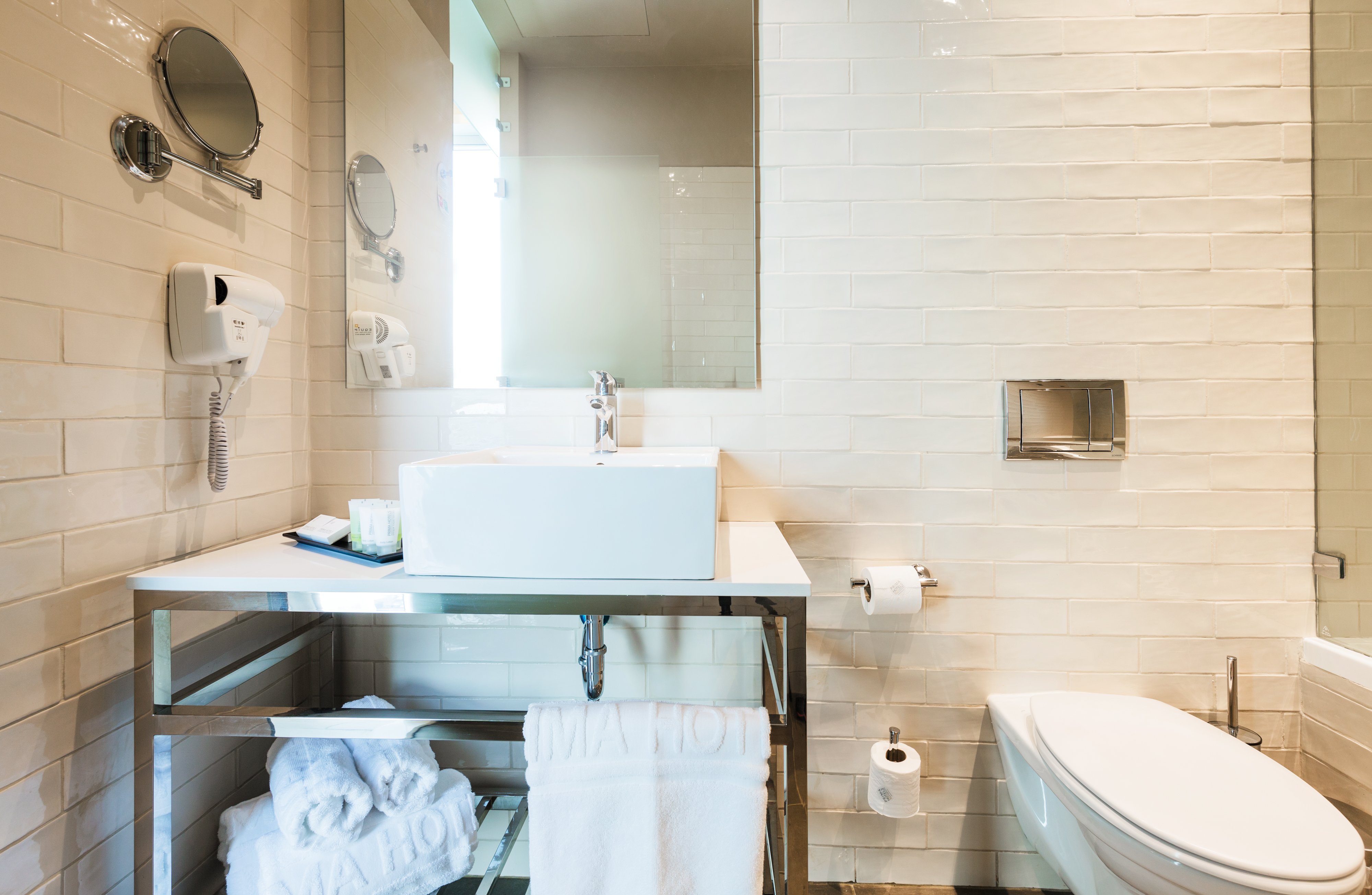 Prima Link Hotel-guestroom-Bathroom.jpg