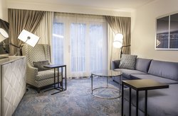  - Hotel Amarano Burbank