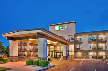 Holiday Inn Express Hotel & Suites Branson 76 Central