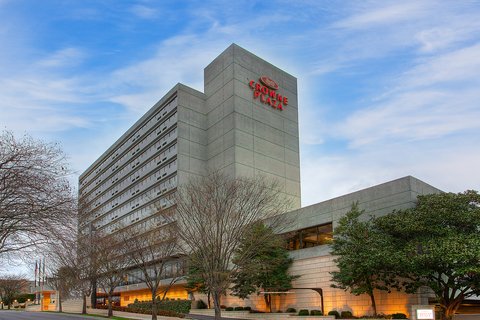 Welcome to the Crowne Plaza Knoxville Downtown University.