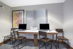  - Holiday Inn Express Village West Kansas City - I-435, Exit 14