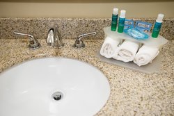  - Holiday Inn Express & Suites Albert Lea - I-35, Exit 11