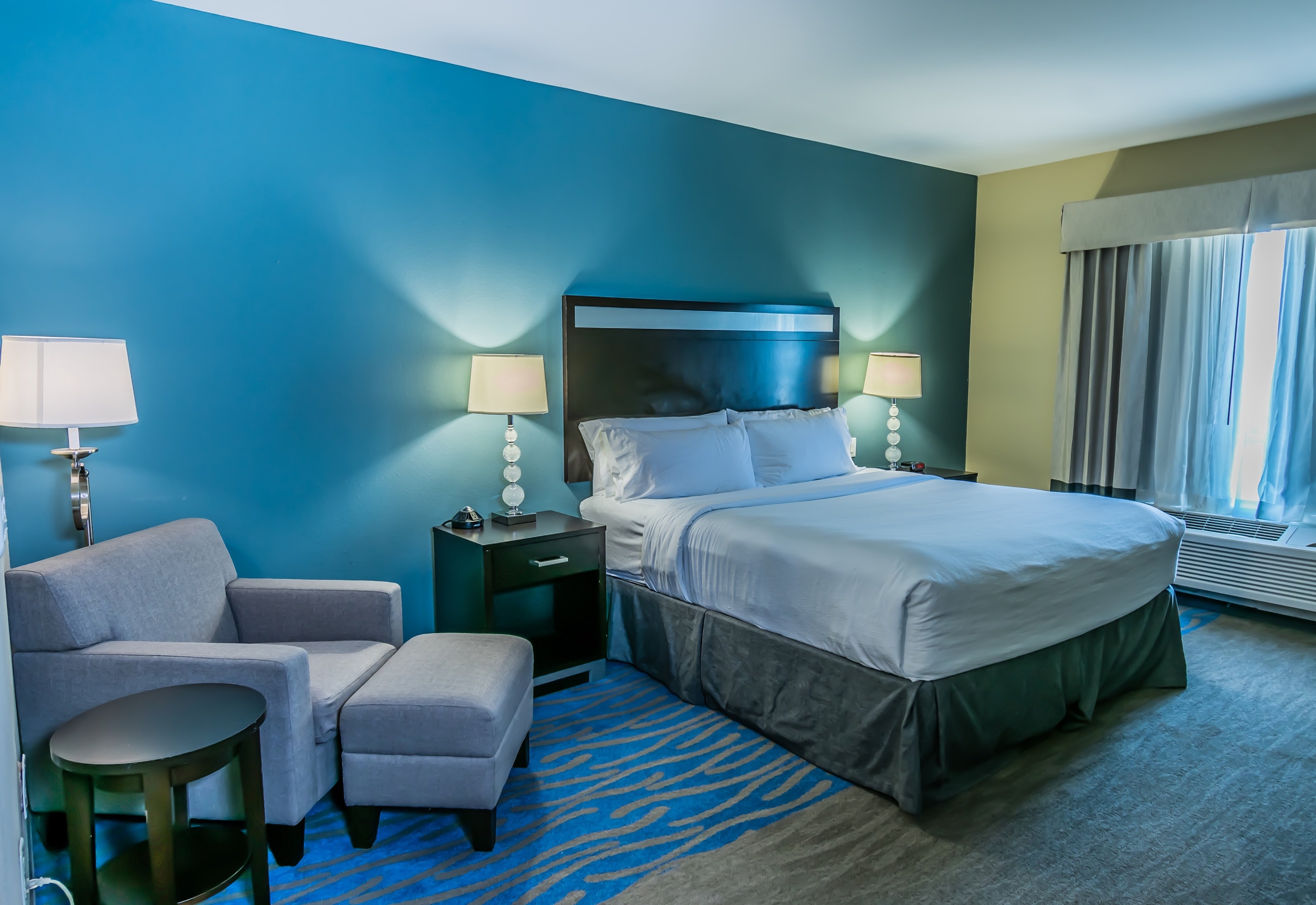King Bed Room at Holiday Inn Houston Webster near NASA