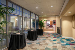  - Crowne Plaza Hotel Lake Oswego - I-5, Exit 292