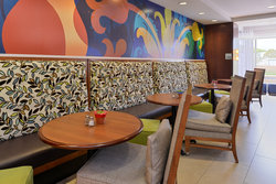  - Holiday Inn Express & Suites Terre Haute - I-70, Exit 11