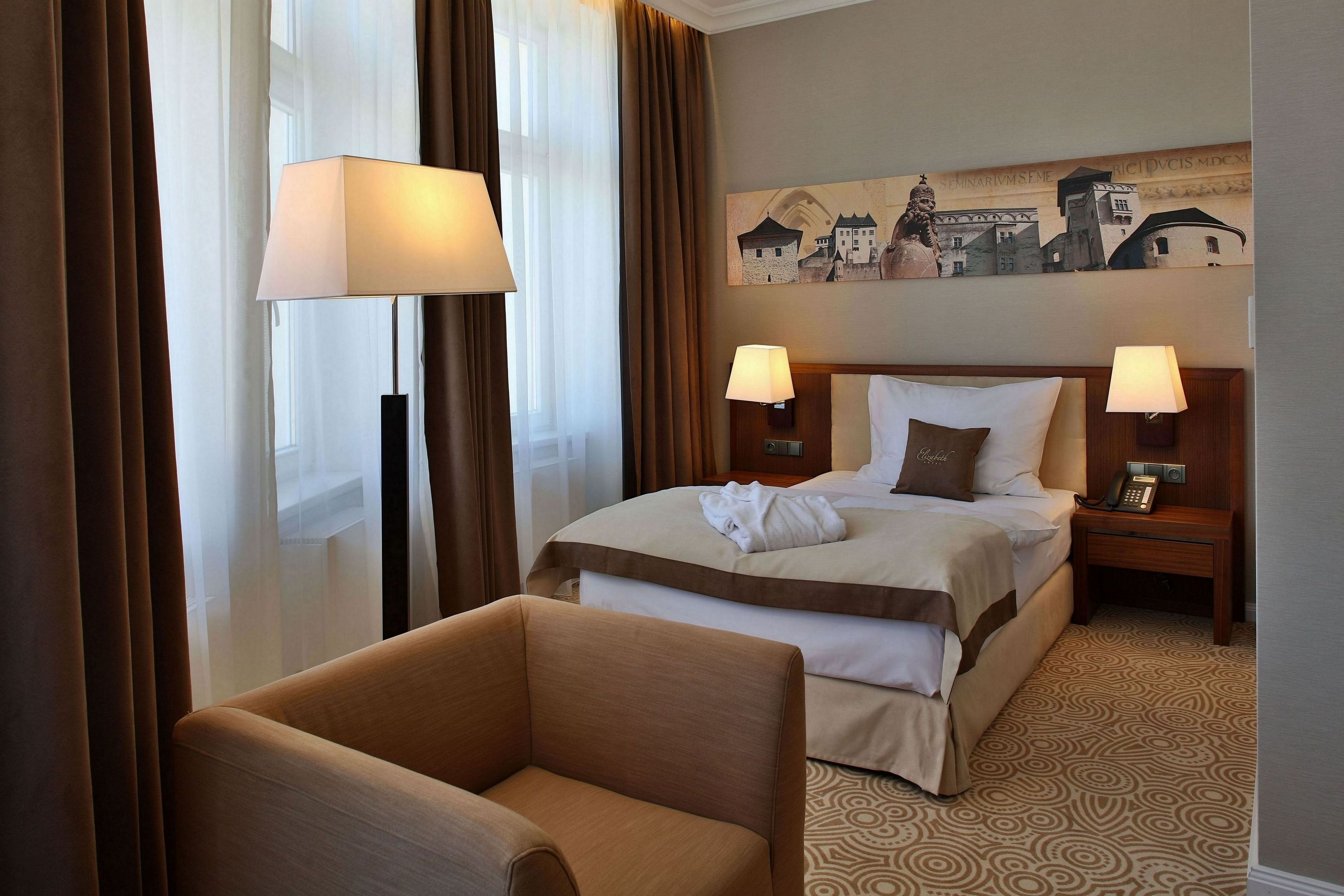 HOTEL ELIZABETH-guestroom-Superior single room.jpg