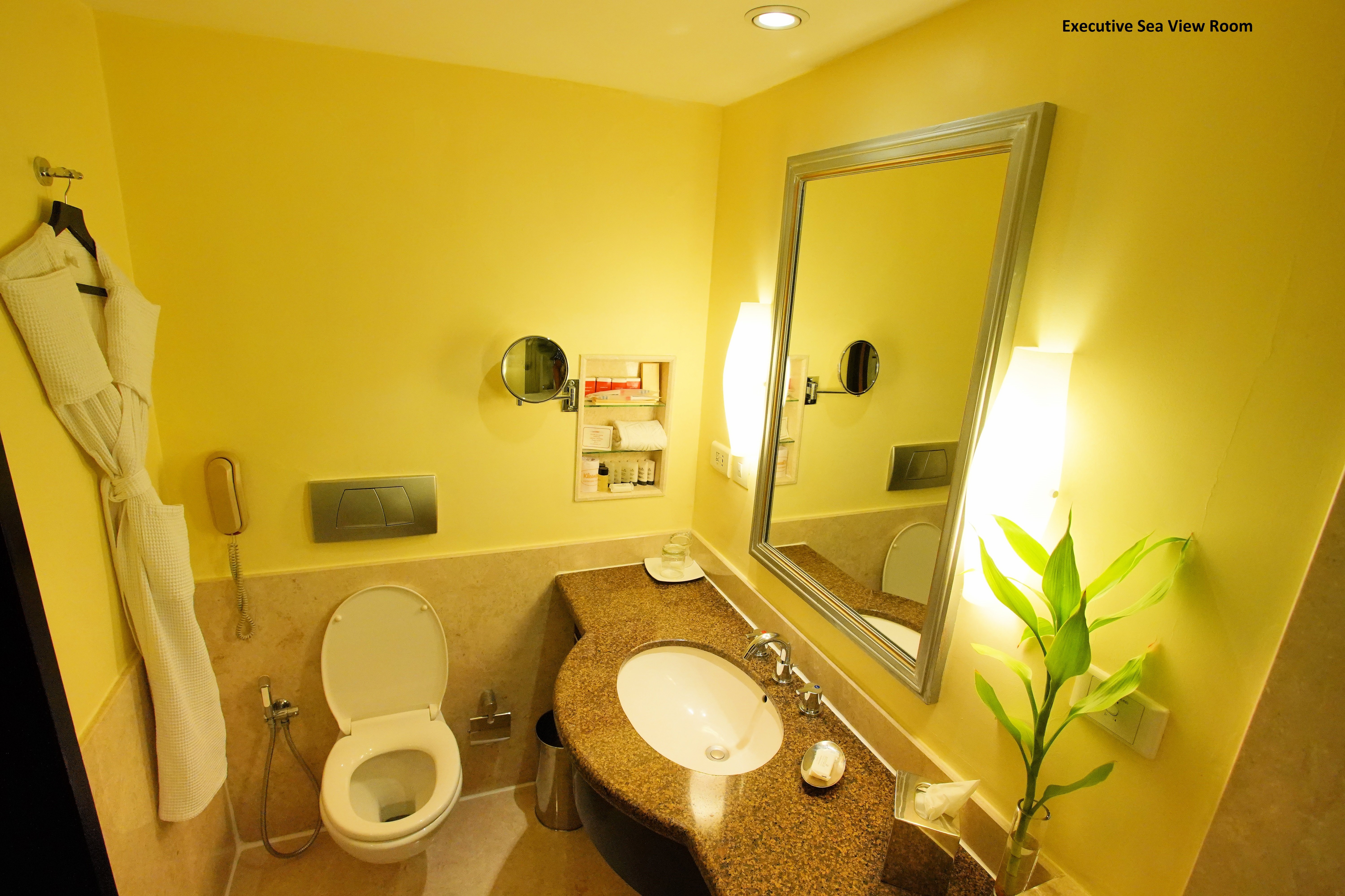 The Gateway Hotel Marine Drive-guestroom-Executive Sea View Bathroom.jpg