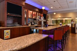  - Holiday Inn North New London - I-95, Exits 83 & 84S