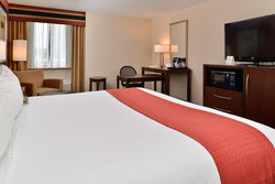  - Holiday Inn North New London - I-95, Exits 83 & 84S