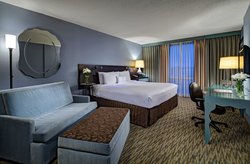  - Crowne Plaza Hotel Glen Ellyn